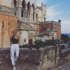 Meet your Posher, Lara